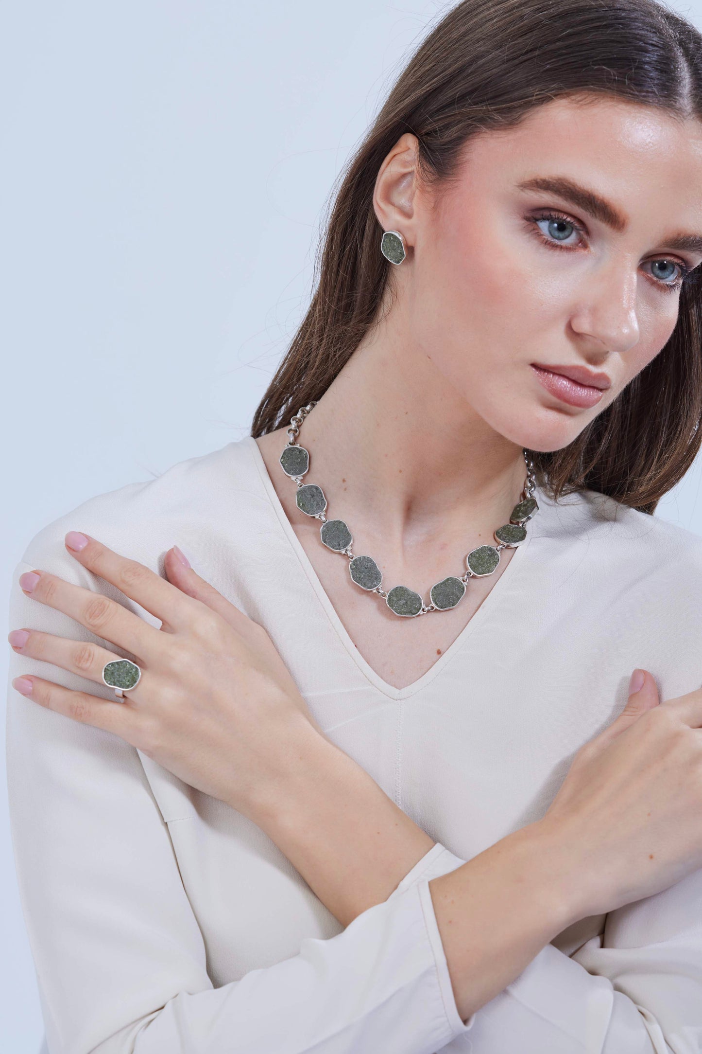 Pravus crushed stone ring