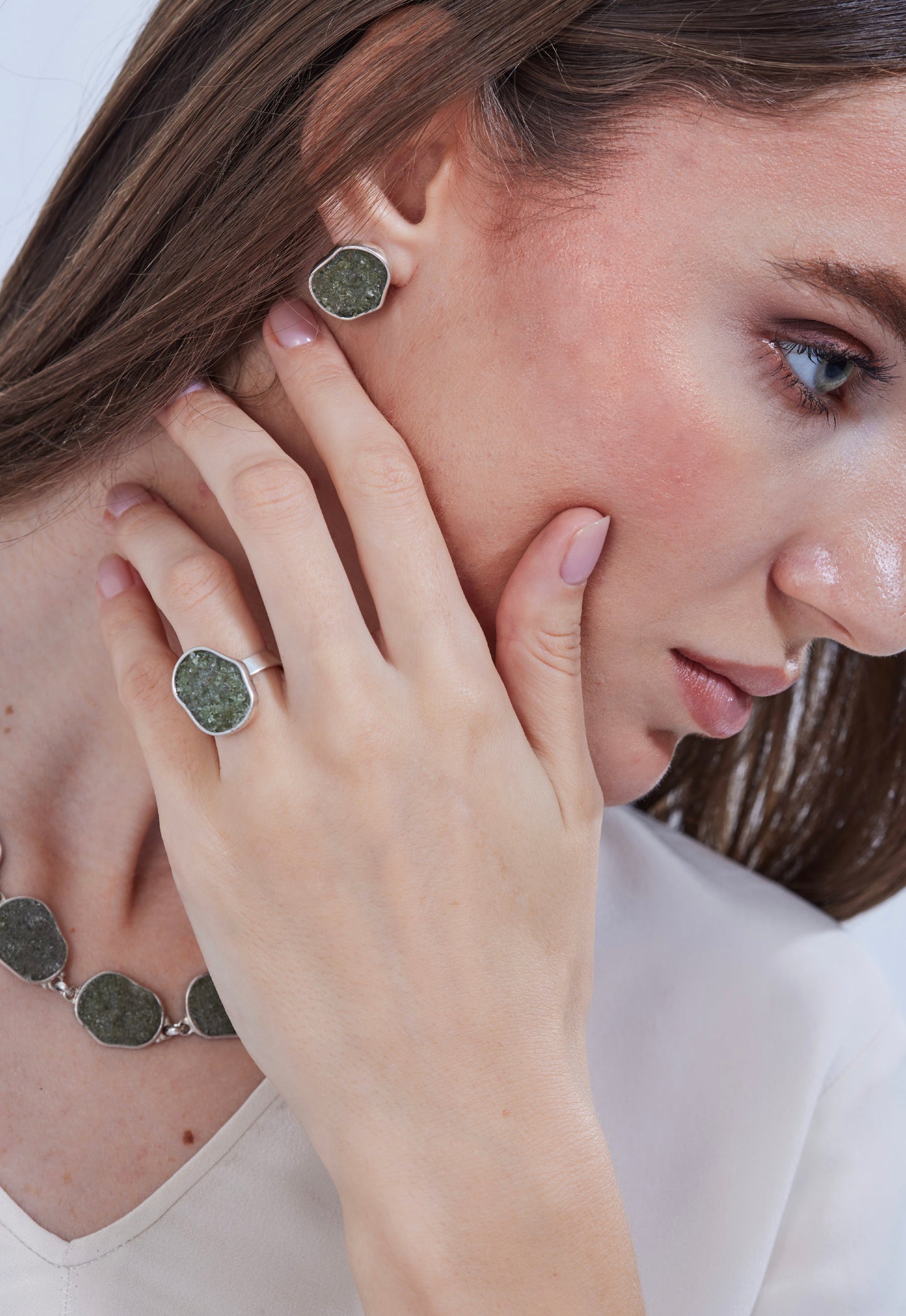 Pravus crushed stone ring