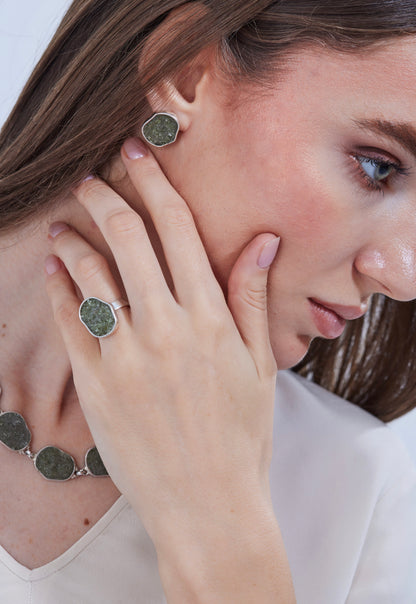 Pravus crushed stone ring